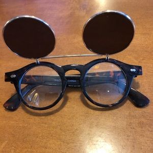 Sunglasses with adjustable frames